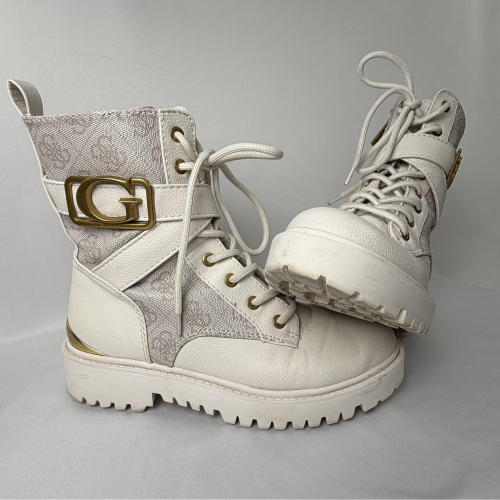Guess White Logo Combat Boots Lace Up‎ Gokd Buckle Detail Size 7.5M Gworana